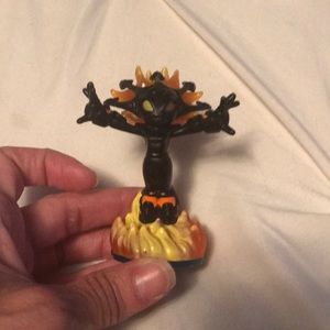 Light core Smoldersash Skylanders character